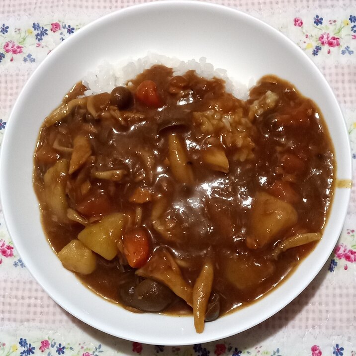 しめじがたっぷり入ったツナカレー♪